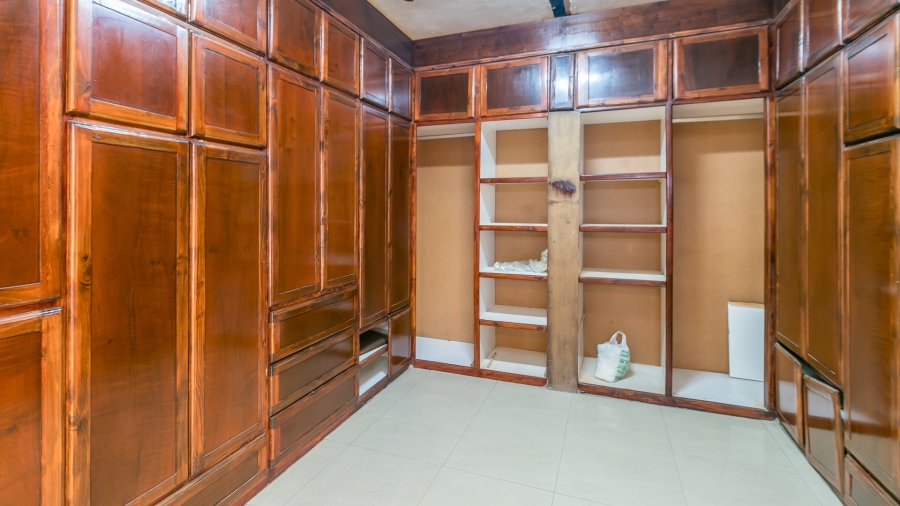 8 Bedroom Property for Sale in Glen Austin Gauteng