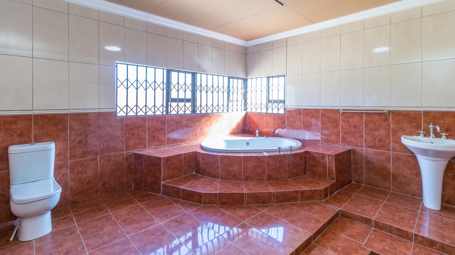 8 Bedroom Property for Sale in Glen Austin Gauteng