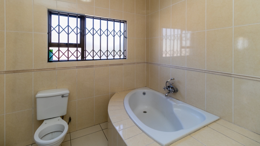 8 Bedroom Property for Sale in Glen Austin Gauteng