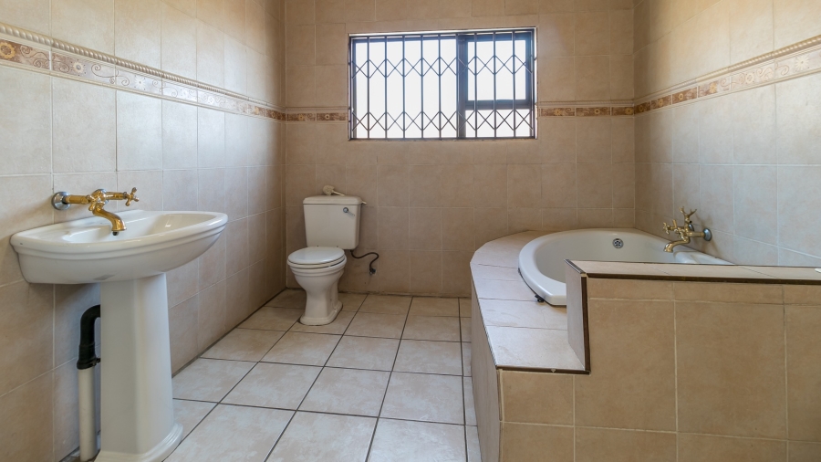 8 Bedroom Property for Sale in Glen Austin Gauteng