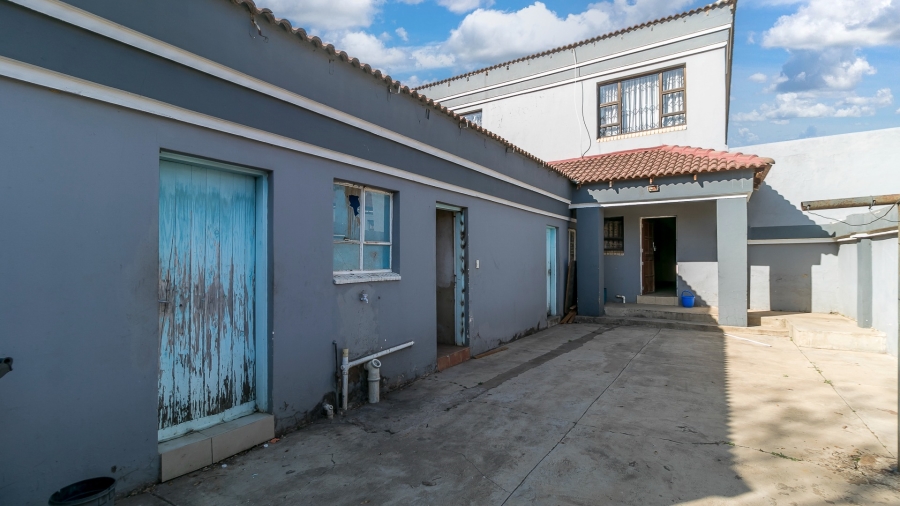 8 Bedroom Property for Sale in Glen Austin Gauteng