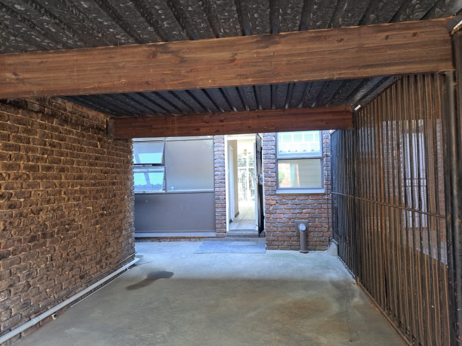 2 Bedroom Property for Sale in Meyerspark Gauteng