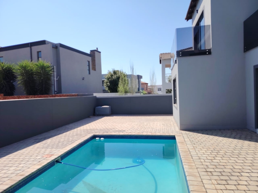 To Let 5 Bedroom Property for Rent in Amandasig Gauteng