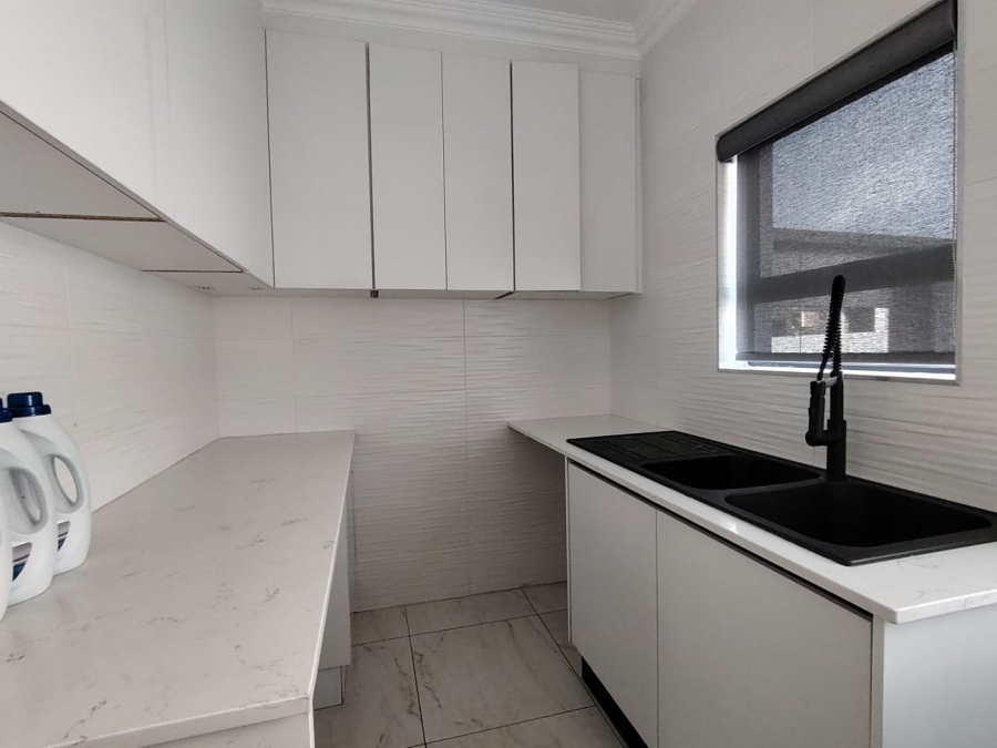To Let 5 Bedroom Property for Rent in Amandasig Gauteng