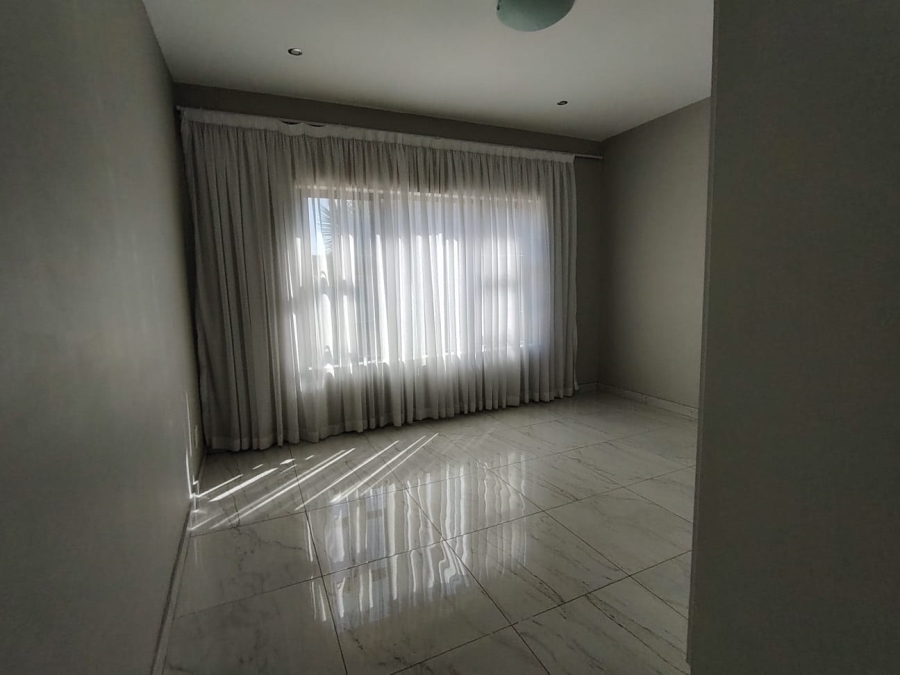 To Let 5 Bedroom Property for Rent in Amandasig Gauteng