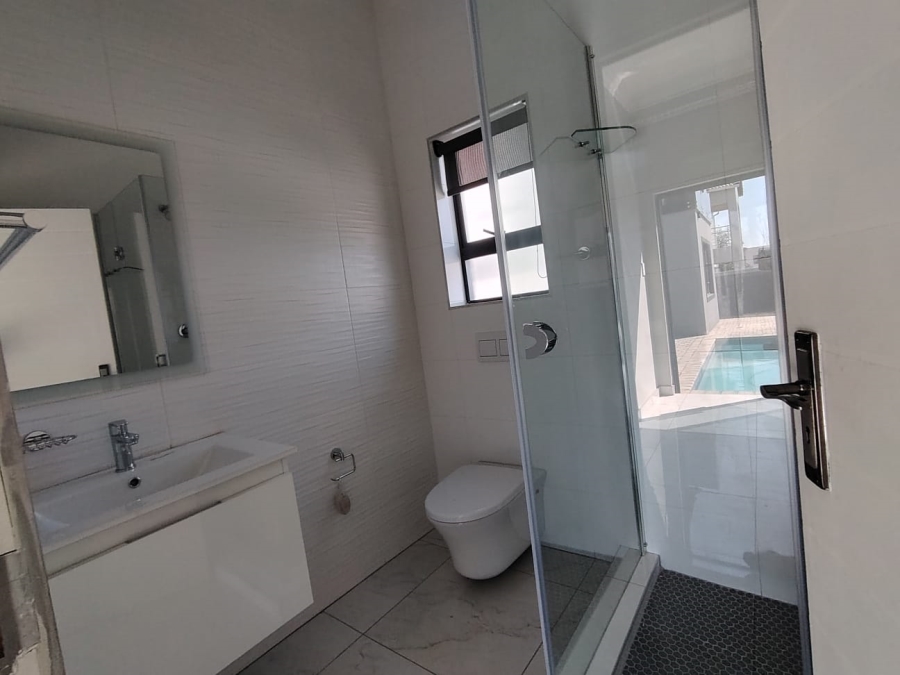 To Let 5 Bedroom Property for Rent in Amandasig Gauteng