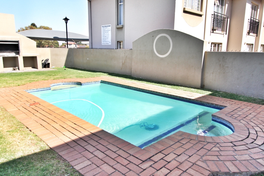8 Bedroom Property for Sale in Klippoortje Gauteng