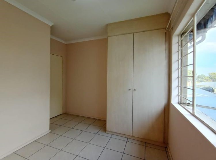 8 Bedroom Property for Sale in Klippoortje Gauteng