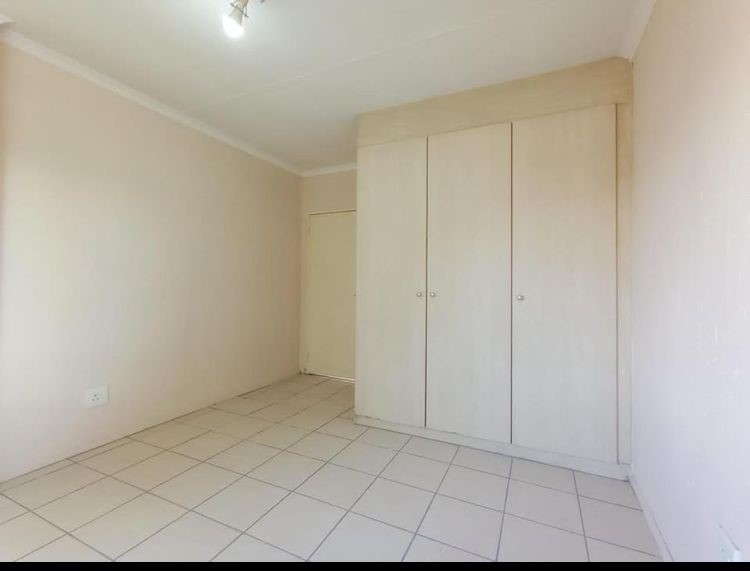 8 Bedroom Property for Sale in Klippoortje Gauteng