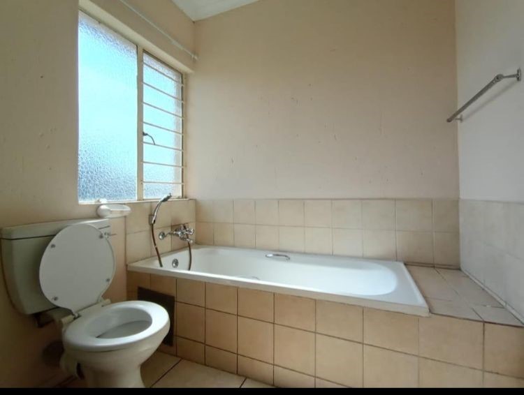 8 Bedroom Property for Sale in Klippoortje Gauteng