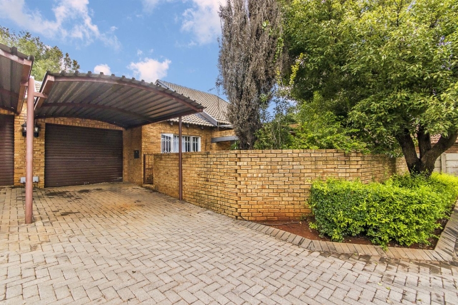3 Bedroom Property for Sale in Weltevreden Park Gauteng