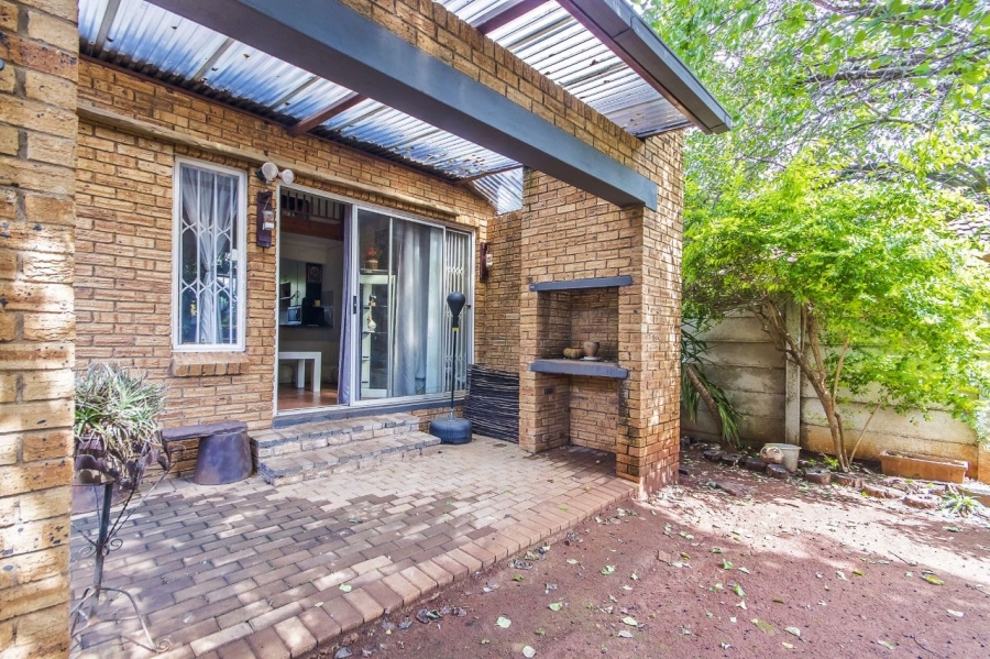 3 Bedroom Property for Sale in Weltevreden Park Gauteng