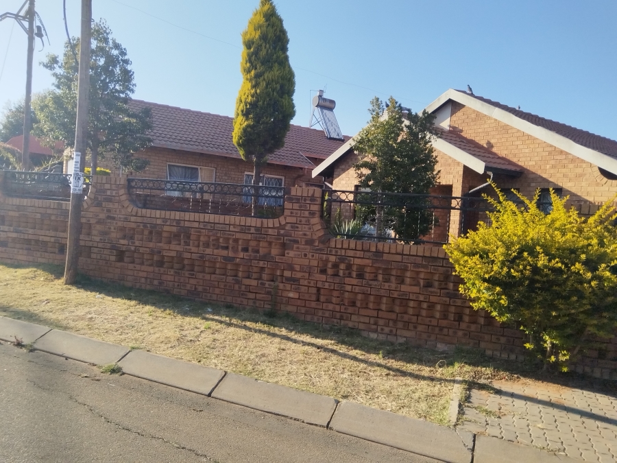 3 Bedroom Property for Sale in Soshanguve L Gauteng