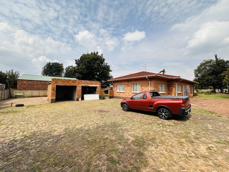 4 Bedroom Property for Sale in Lambton Gauteng