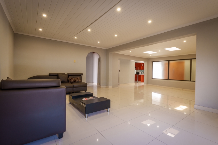 4 Bedroom Property for Sale in Garsfontein Gauteng