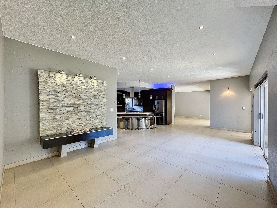 To Let 5 Bedroom Property for Rent in Silverwoods Country Estate Gauteng