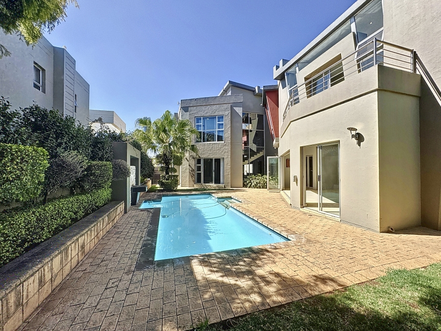 To Let 5 Bedroom Property for Rent in Silverwoods Country Estate Gauteng