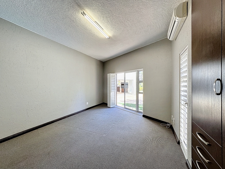 To Let 5 Bedroom Property for Rent in Silverwoods Country Estate Gauteng