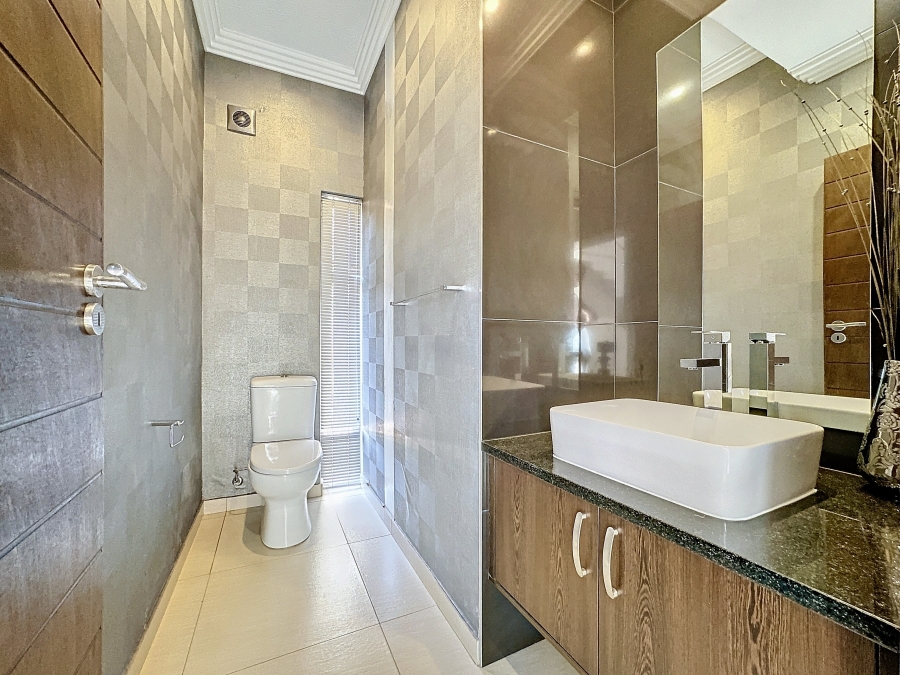 To Let 5 Bedroom Property for Rent in Silverwoods Country Estate Gauteng