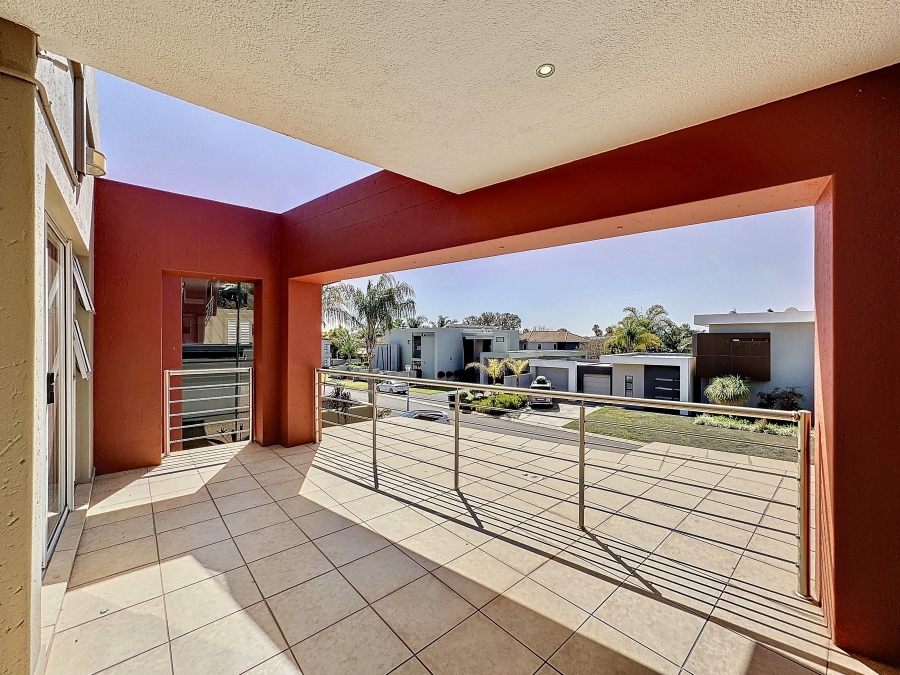 To Let 5 Bedroom Property for Rent in Silverwoods Country Estate Gauteng