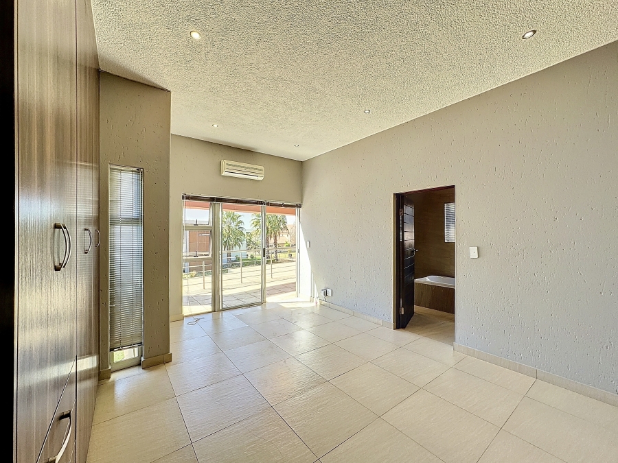 To Let 5 Bedroom Property for Rent in Silverwoods Country Estate Gauteng