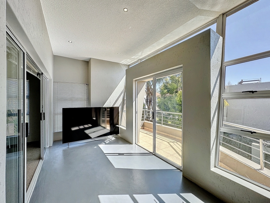 To Let 5 Bedroom Property for Rent in Silverwoods Country Estate Gauteng