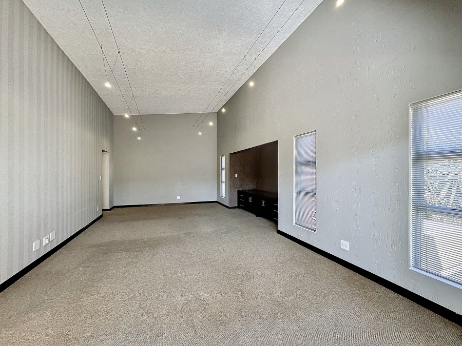 To Let 5 Bedroom Property for Rent in Silverwoods Country Estate Gauteng