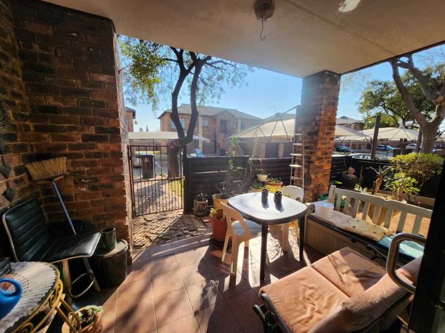 2 Bedroom Property for Sale in Sonneveld Gauteng