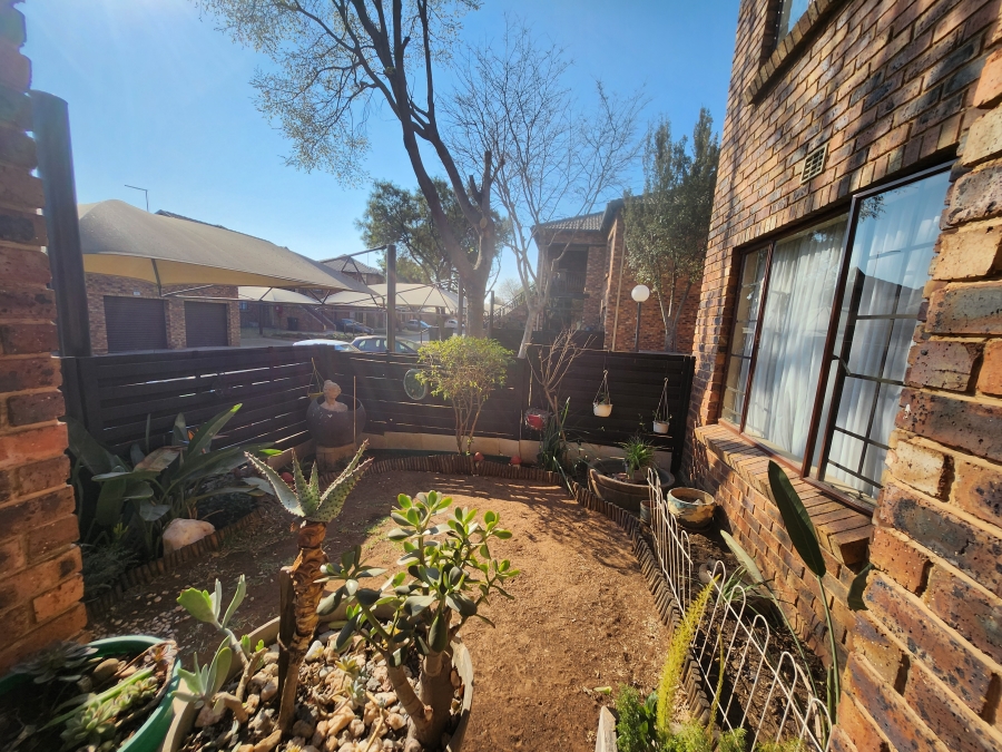 2 Bedroom Property for Sale in Sonneveld Gauteng