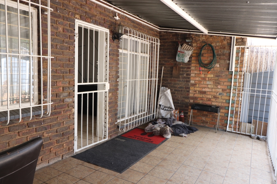 To Let 2 Bedroom Property for Rent in Edleen Gauteng