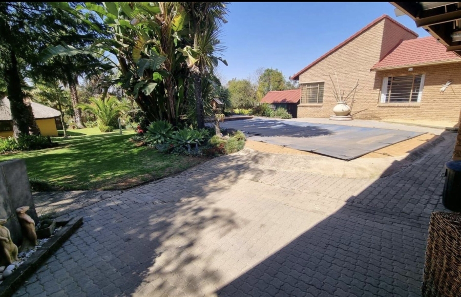 9 Bedroom Property for Sale in Glen Austin Gauteng