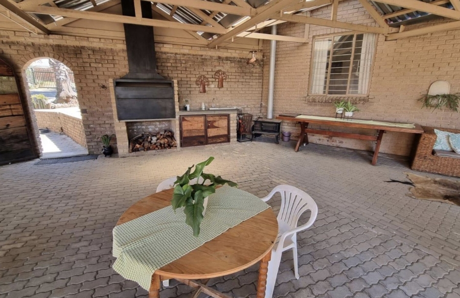 9 Bedroom Property for Sale in Glen Austin Gauteng