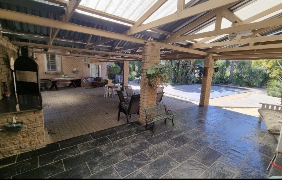 9 Bedroom Property for Sale in Glen Austin Gauteng