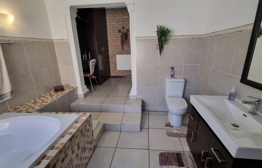 9 Bedroom Property for Sale in Glen Austin Gauteng
