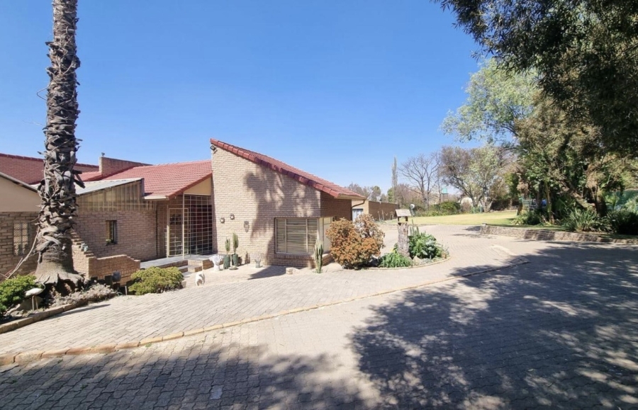 9 Bedroom Property for Sale in Glen Austin Gauteng