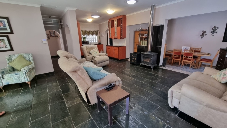 9 Bedroom Property for Sale in Glen Austin Gauteng