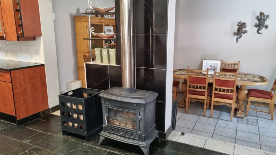 9 Bedroom Property for Sale in Glen Austin Gauteng