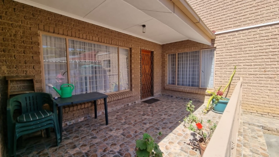 9 Bedroom Property for Sale in Glen Austin Gauteng