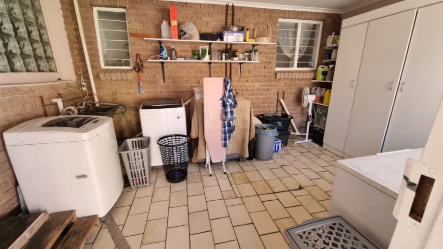 9 Bedroom Property for Sale in Glen Austin Gauteng