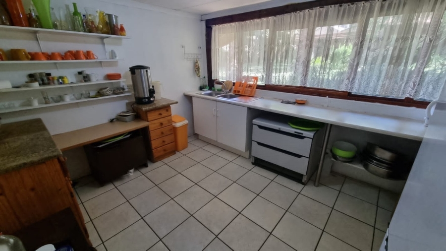 9 Bedroom Property for Sale in Glen Austin Gauteng