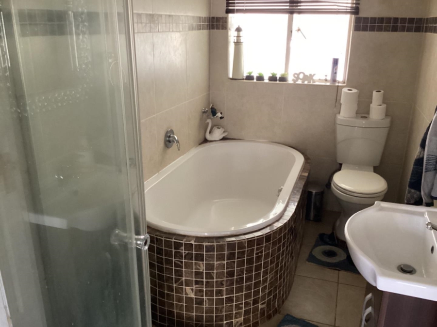 3 Bedroom Property for Sale in Witpoortjie Gauteng