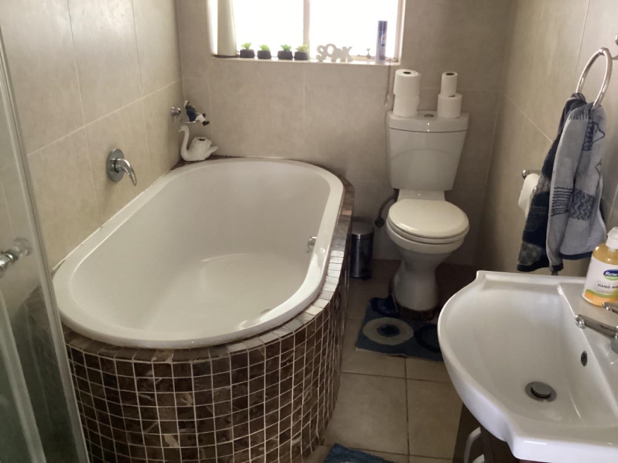 3 Bedroom Property for Sale in Witpoortjie Gauteng