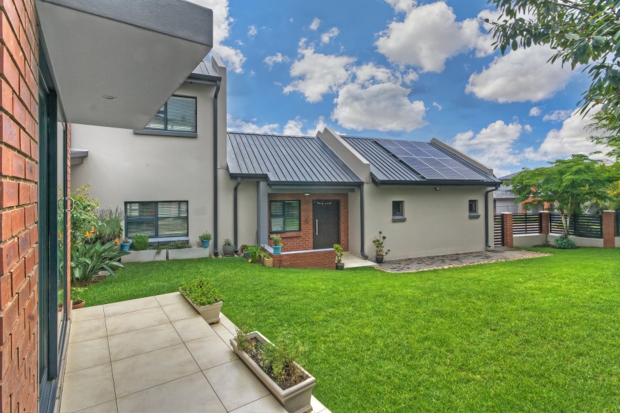 3 Bedroom Property for Sale in Waterfall Country Estate Gauteng