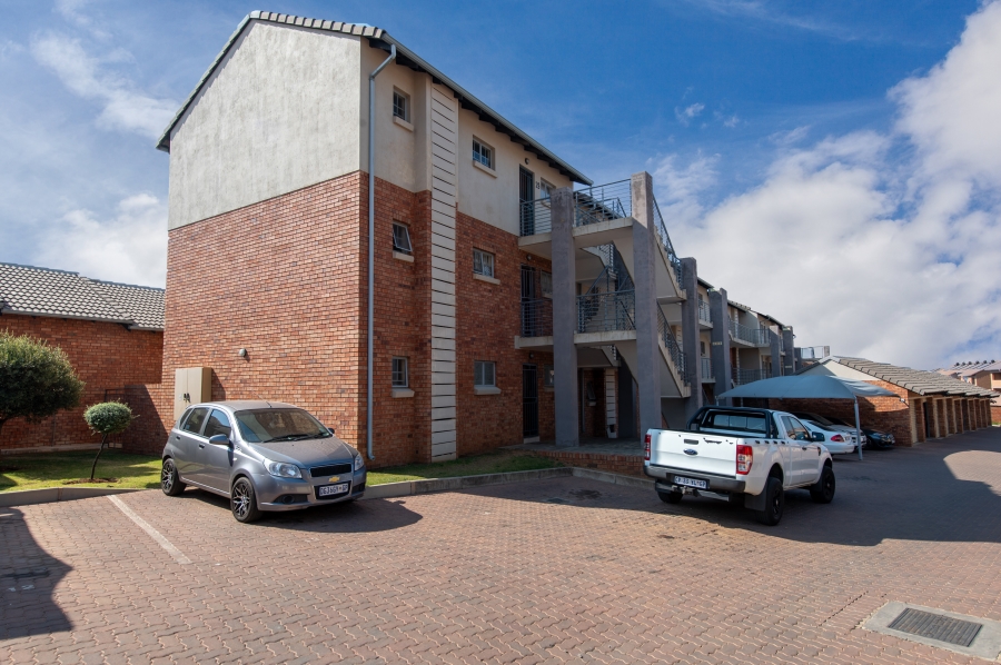 2 Bedroom Property for Sale in Noordwyk Gauteng