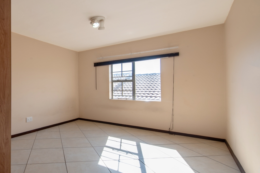 2 Bedroom Property for Sale in Noordwyk Gauteng