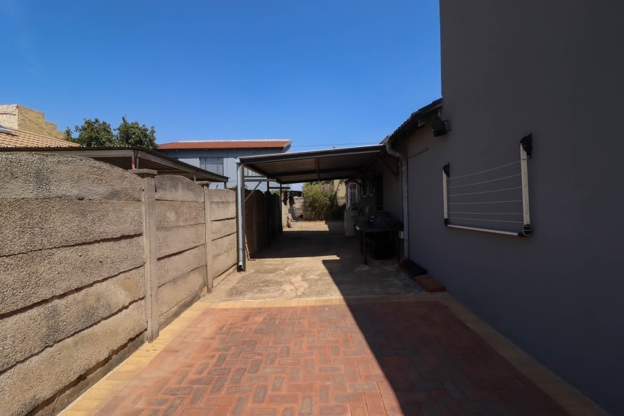 4 Bedroom Property for Sale in Lenasia South Gauteng