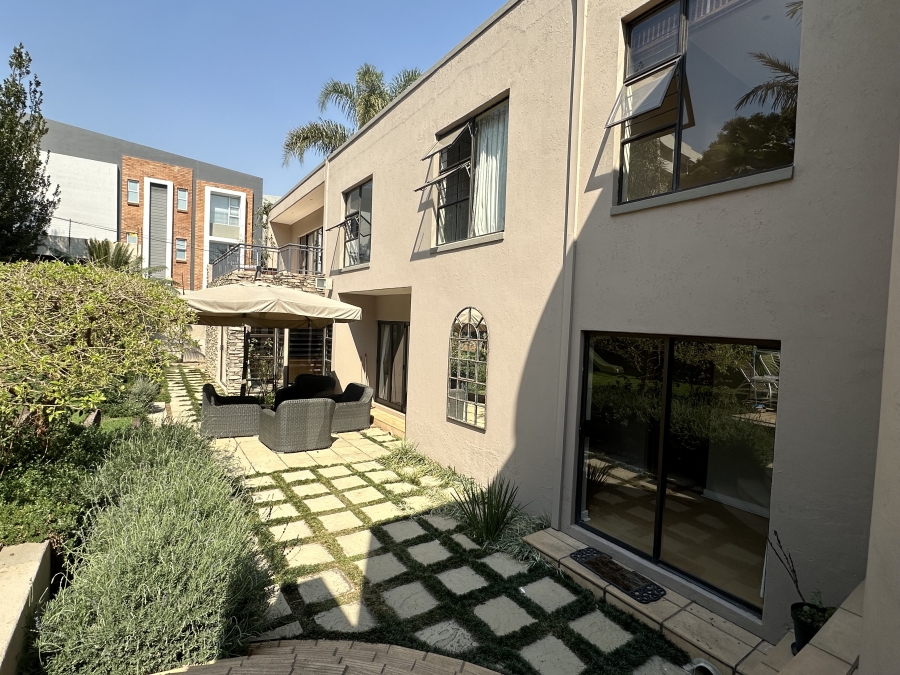 To Let 4 Bedroom Property for Rent in Bryanston Gauteng