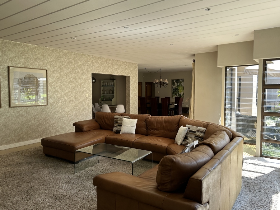 To Let 4 Bedroom Property for Rent in Bryanston Gauteng