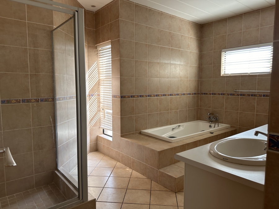 To Let 4 Bedroom Property for Rent in Bryanston Gauteng