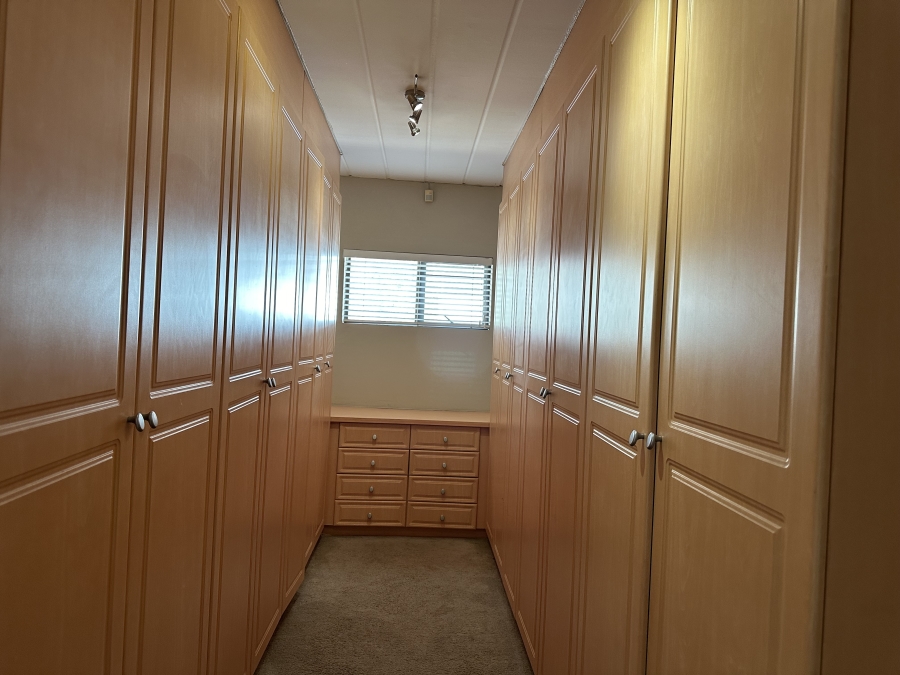 To Let 4 Bedroom Property for Rent in Bryanston Gauteng
